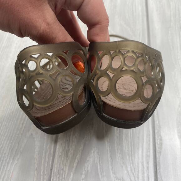 Crocs Women's Tan Smoked Jelly Rubber Peep Toe Adrina Flats Size 8 - Picture 9 of 10